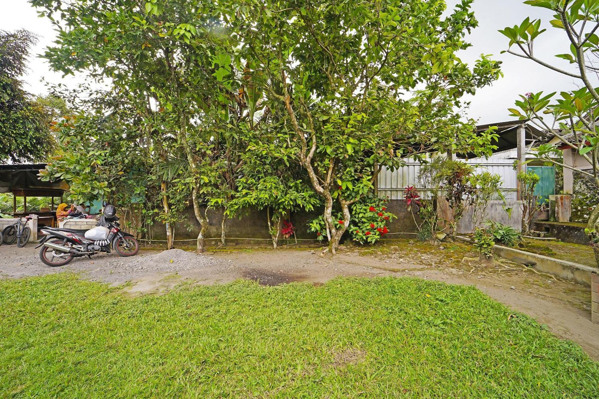 Hotel Spot On 91085 Griya Estu Wening Sleman  Esterno foto