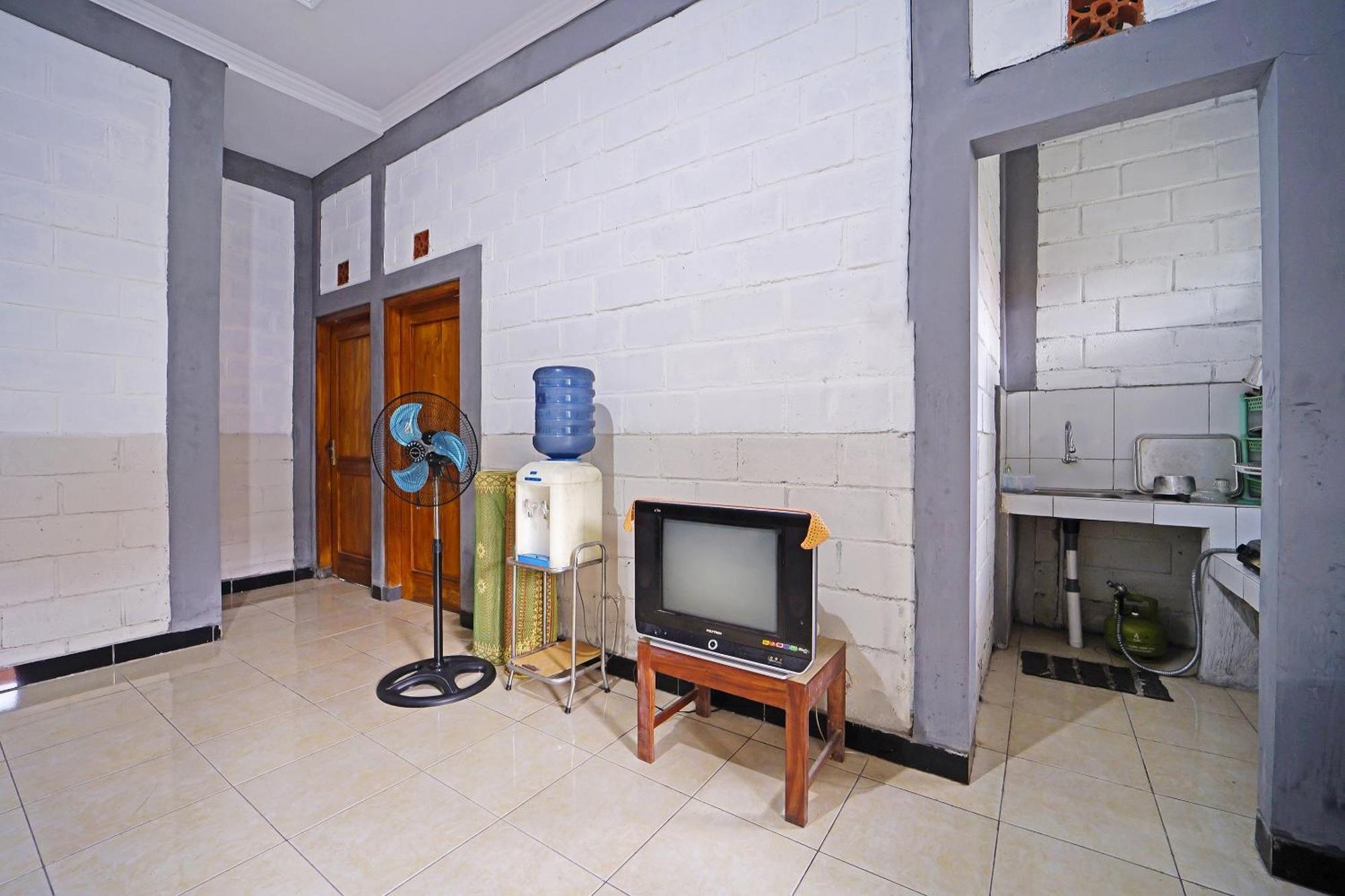 Hotel Spot On 91085 Griya Estu Wening Sleman  Esterno foto